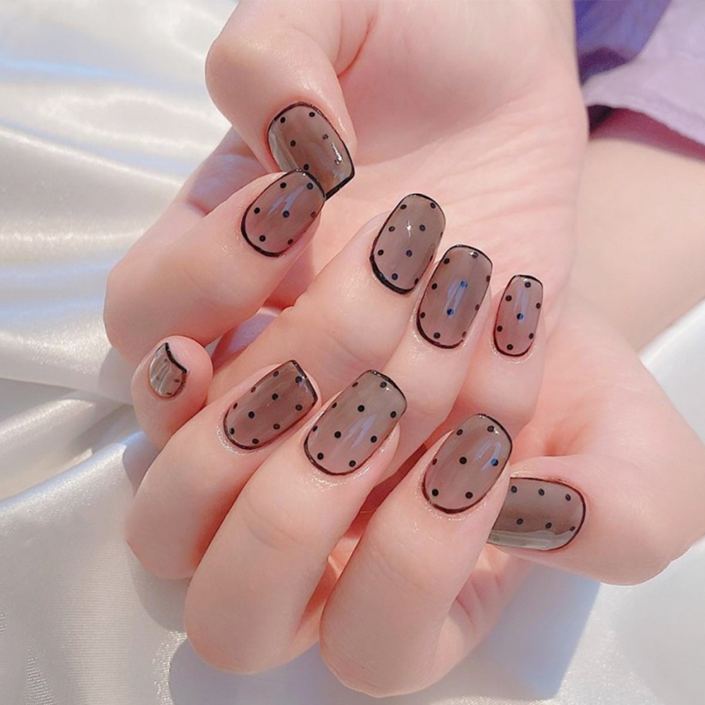 Nail Art Simple - Simple black edge polka dot nail