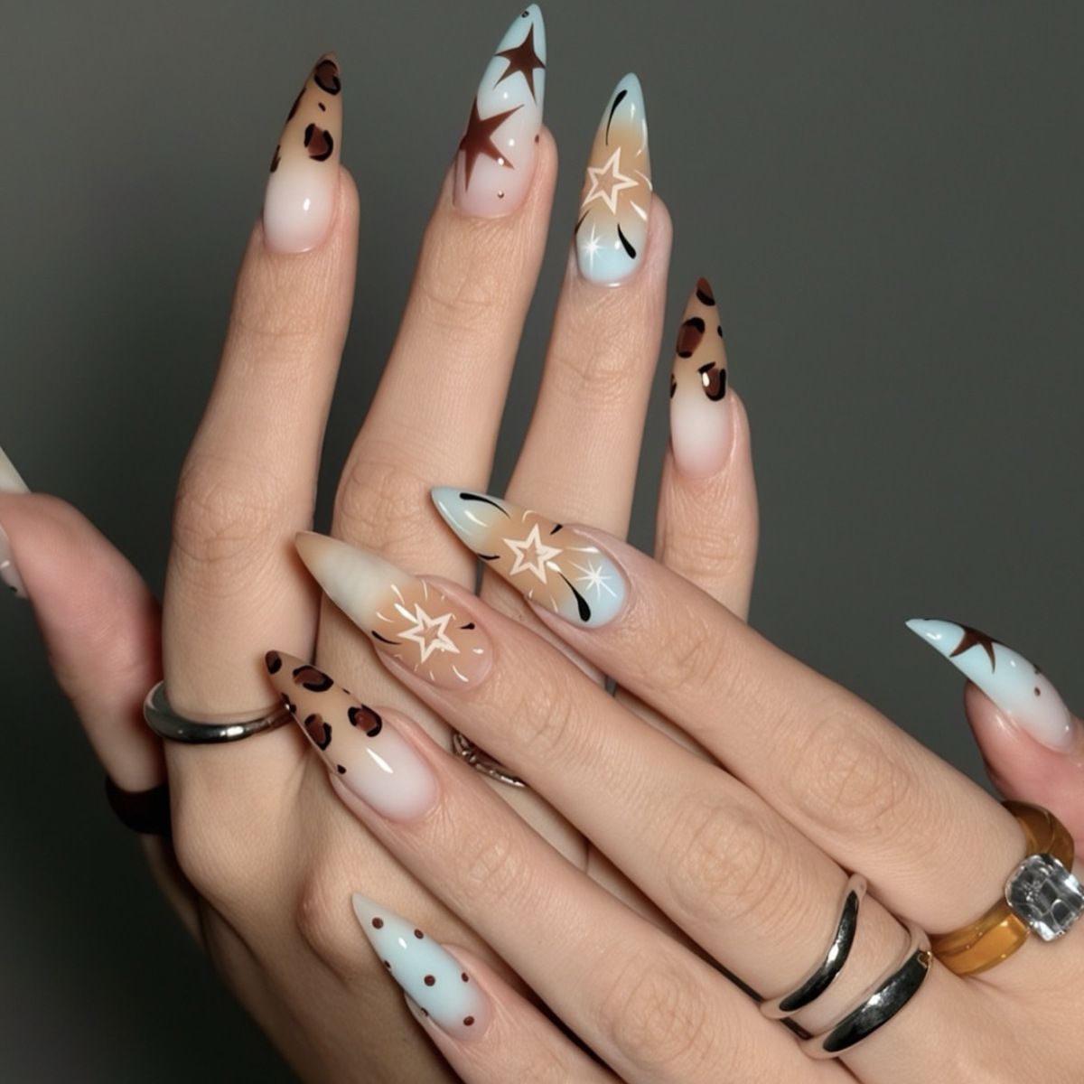 Nail Art Leopard - Wear almond shaped nail plates, brown